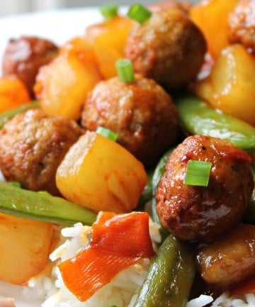 EASY PINEAPPLE STIR FRY WITH CHICKEN MEATBALLS