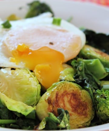 veggie breakfast bowl runny egg